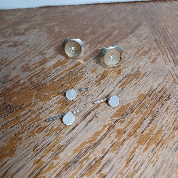 None Other - Vintage Gold Tone With Diamond Like Stone Set Of 5 Pieces.